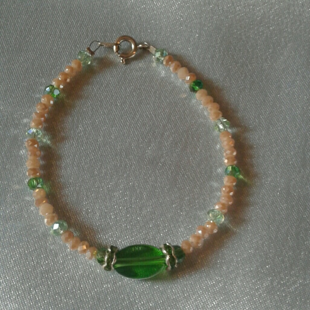 Delicate swarvoski green bracelet